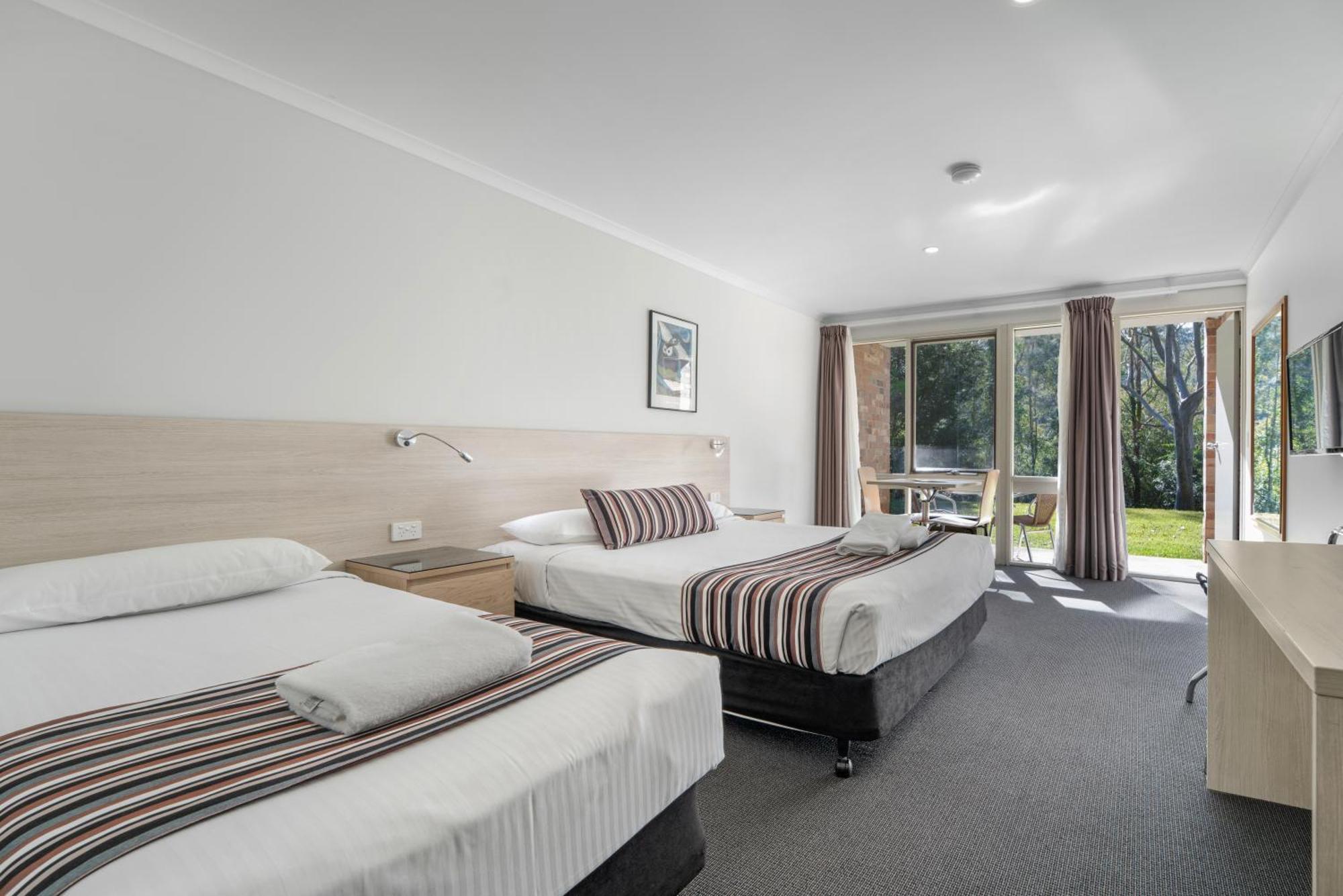 Avoca Beach Hotel Bagian luar foto