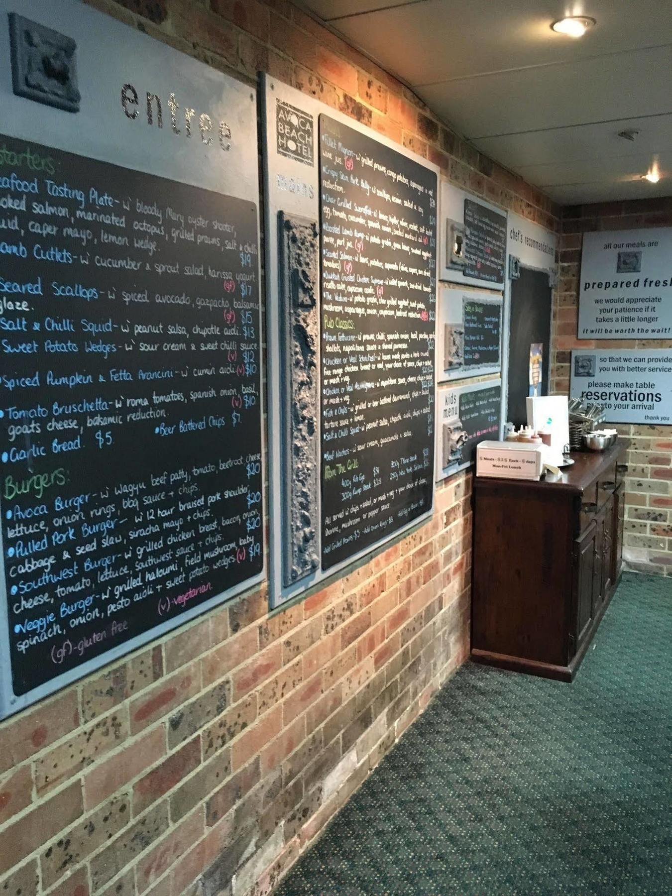 Avoca Beach Hotel Bagian luar foto