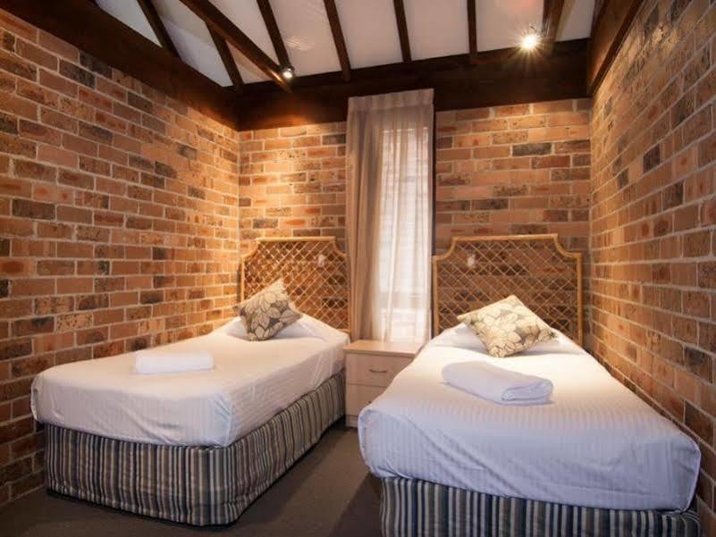 Avoca Beach Hotel Bagian luar foto