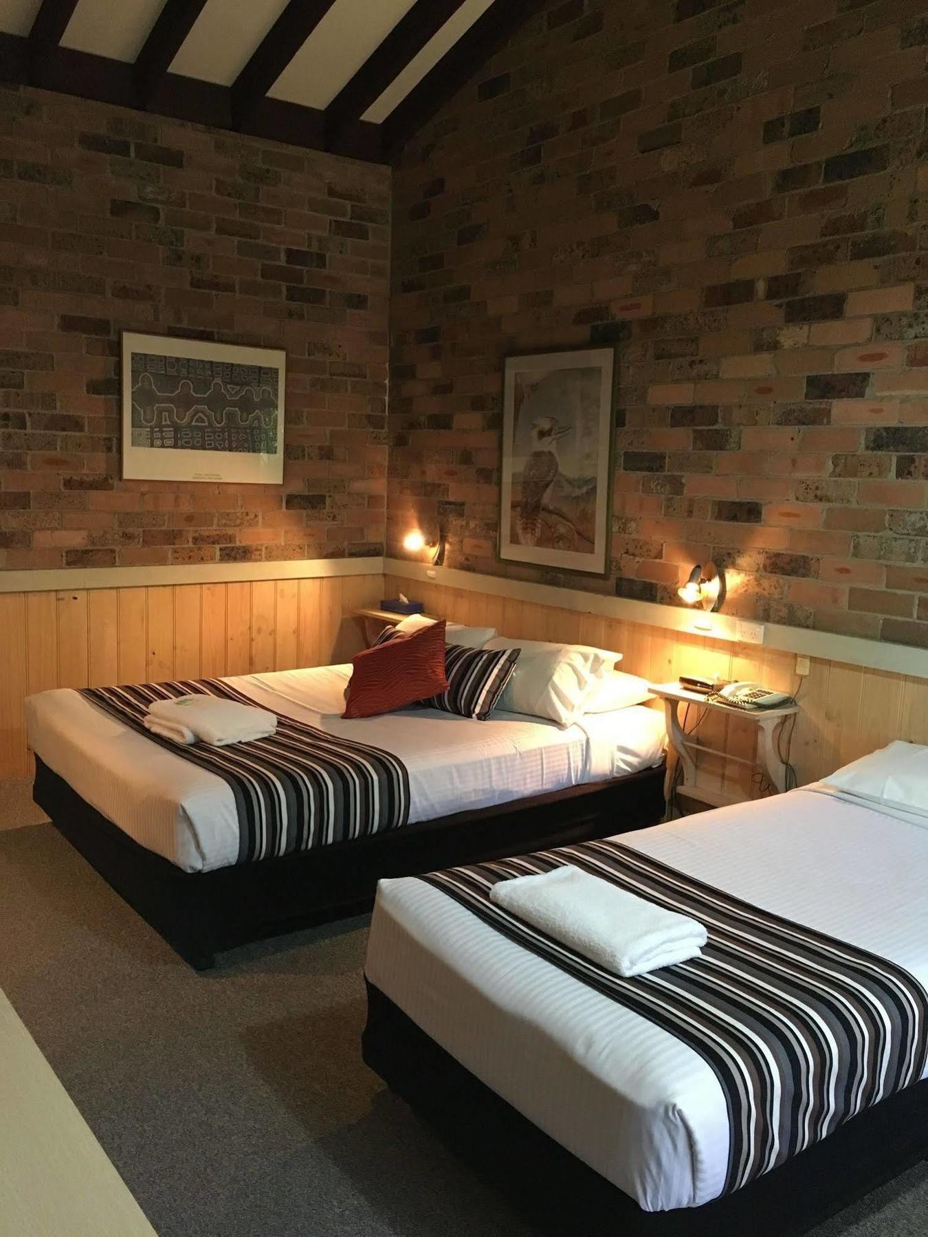 Avoca Beach Hotel Bagian luar foto