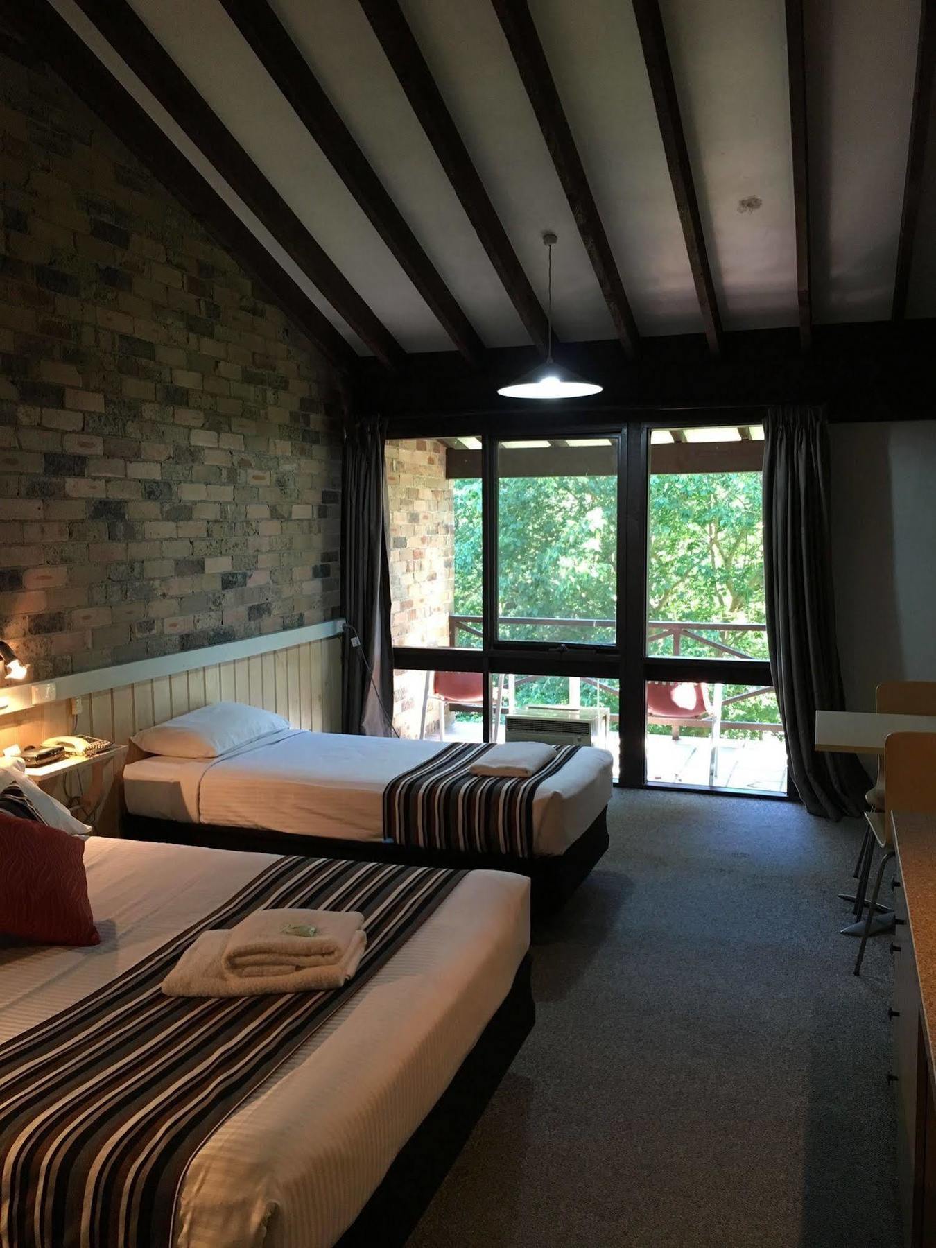Avoca Beach Hotel Bagian luar foto