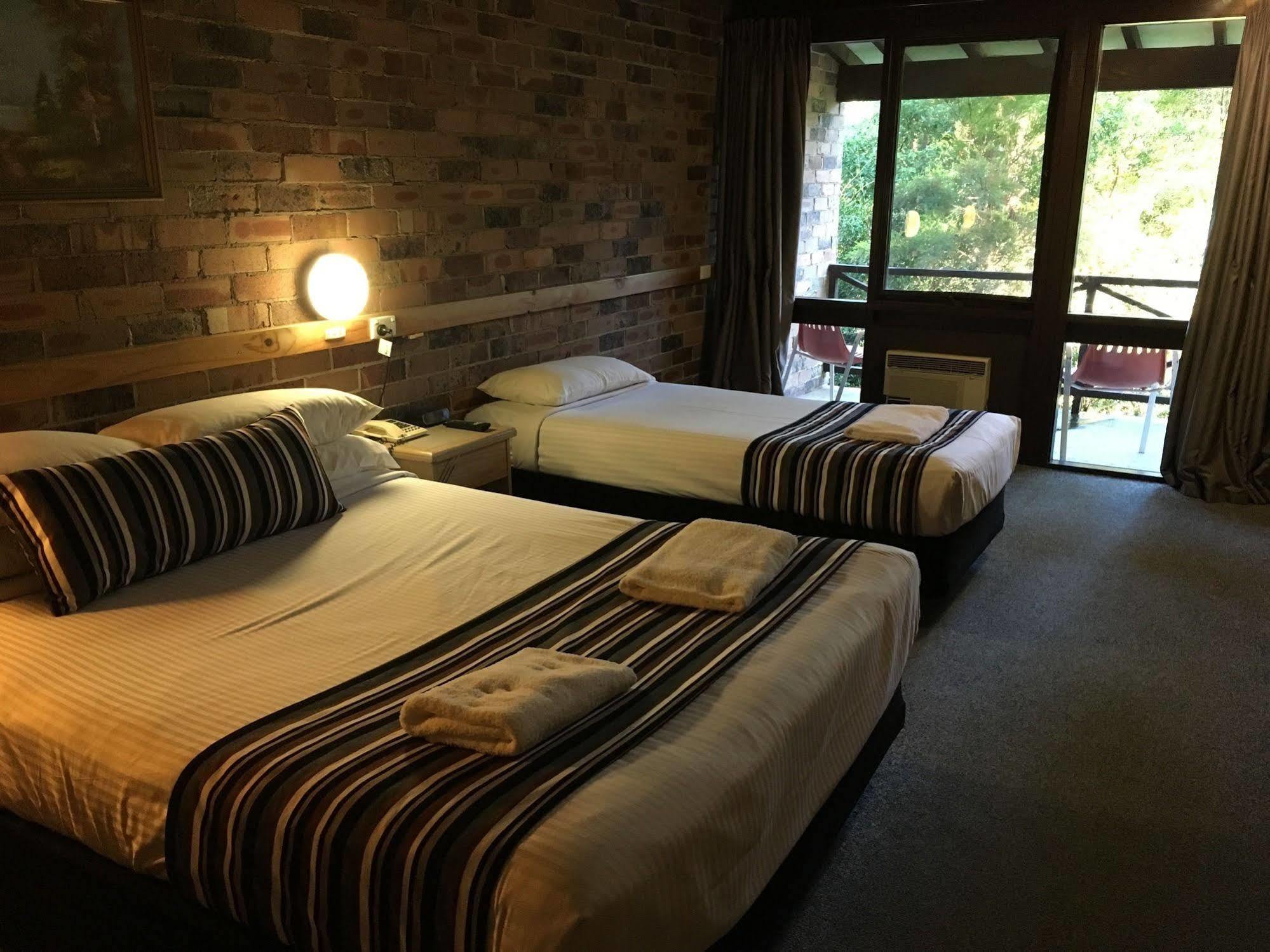 Avoca Beach Hotel Bagian luar foto