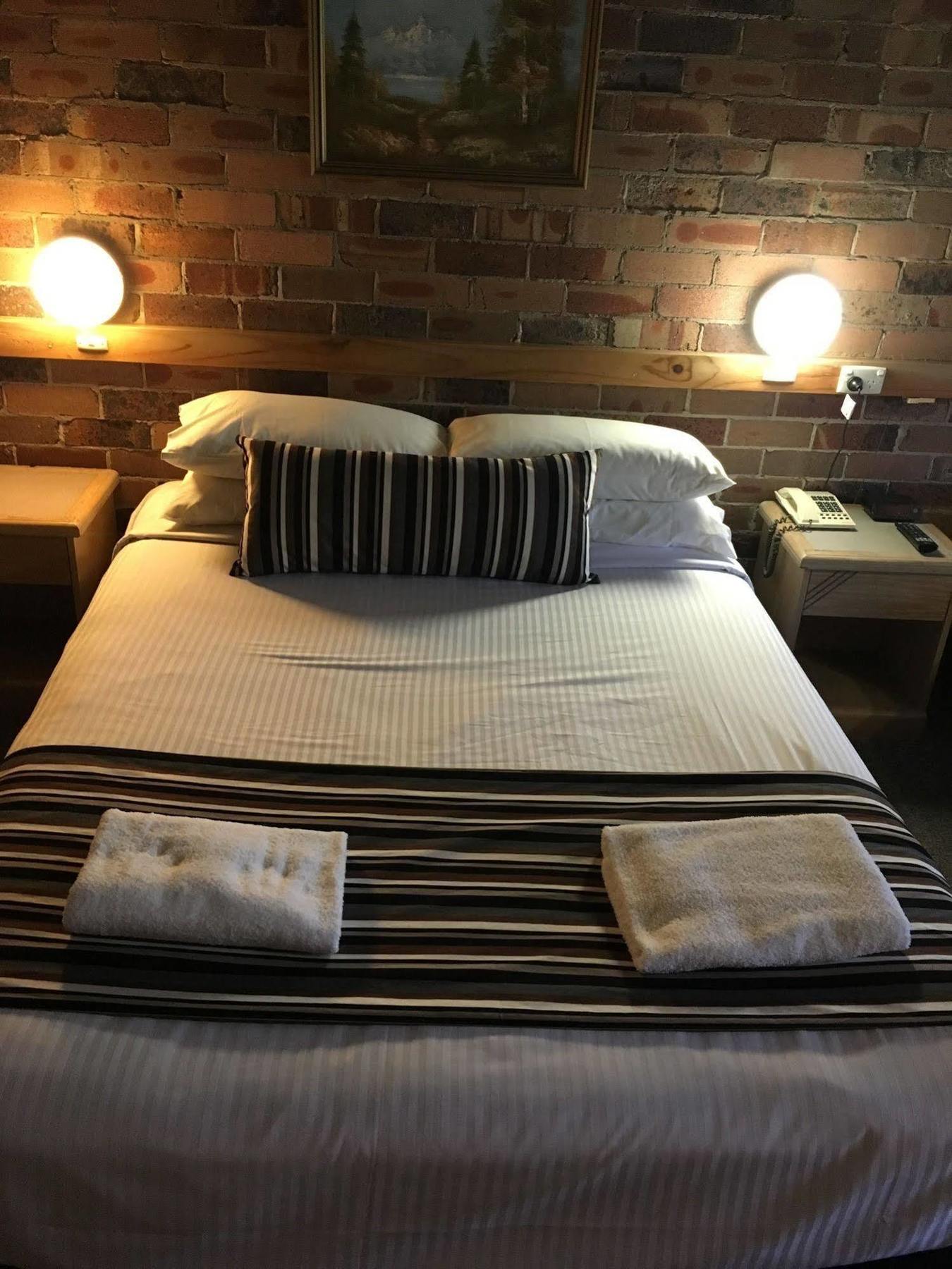 Avoca Beach Hotel Bagian luar foto