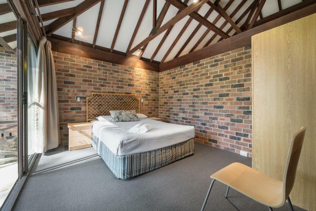 Avoca Beach Hotel Bagian luar foto
